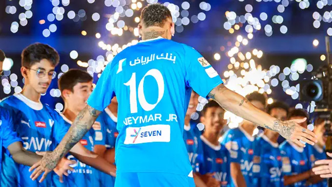 Neymar từng được chào đón như một vị Vua khi tới Al Hilal